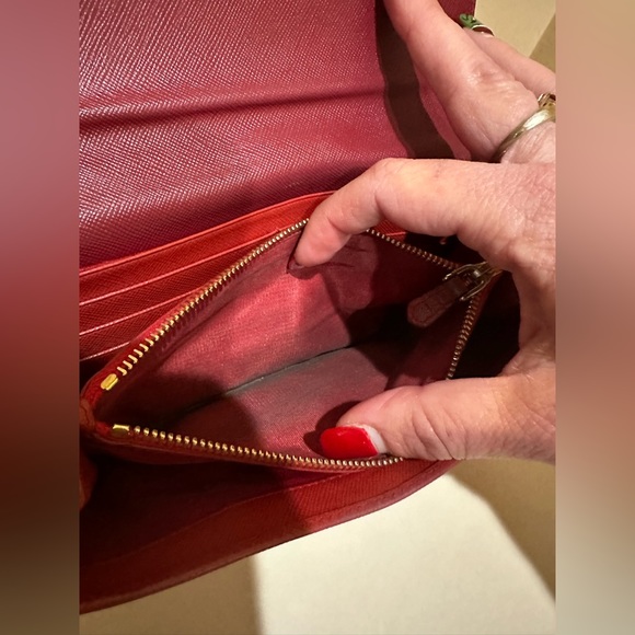 PRADA SAFFIANO RED LEATHER FLAP WALLET ON A CHAIN - Picture 3 of 8